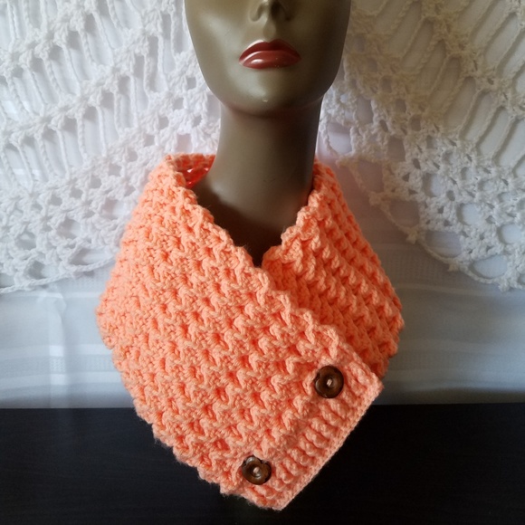 Scarf, Cowl - Picture 1 of 4